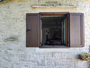 Pulamont PVC i ALU stolarija_Grilje_Boja drva_Otvorena krila