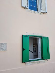 Pulamont PVC i ALU stolarija_Prozor i zelene grilje